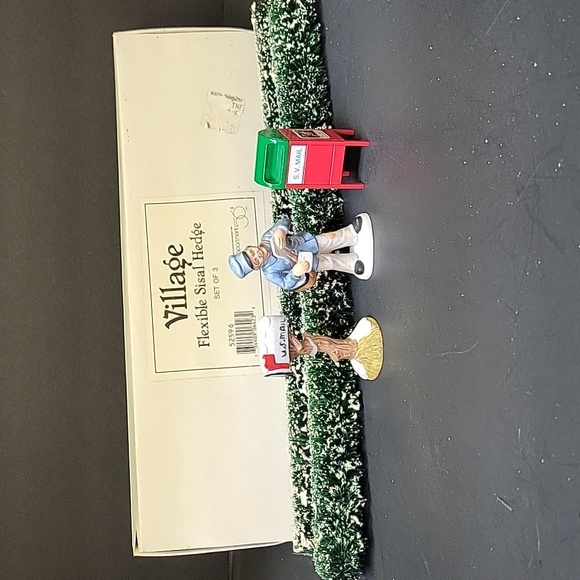Dept 56 Villager Sisal Hedge Set(2) Mail Box And Mailman - Picture 1 of 10